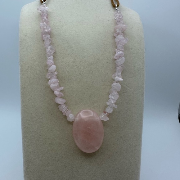 Oval Rose Quartz Pendant and Rose Quartz Chips Beaded Faux Leather Necklace - Picture 1 of 12